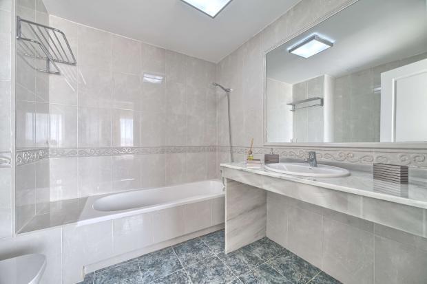 Image No.15-3 Bed Townhouse for sale