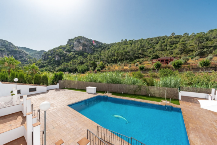 Image No.12-3 Bed Townhouse for sale