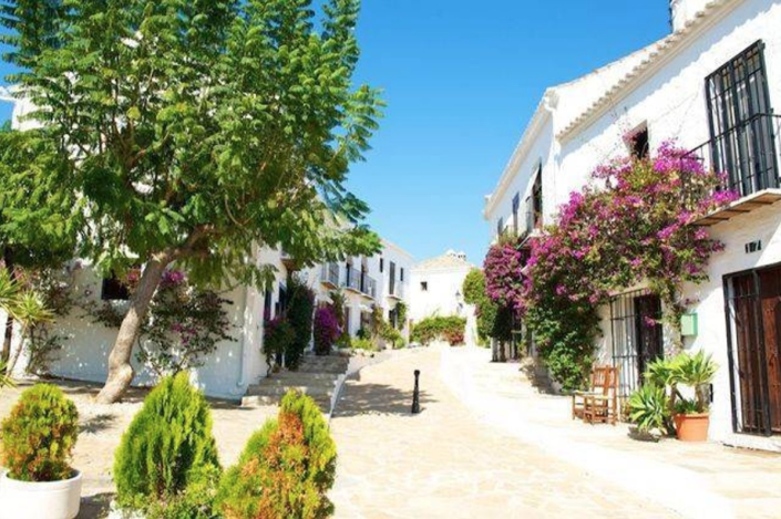 Image No.2-2 Bed Townhouse for sale