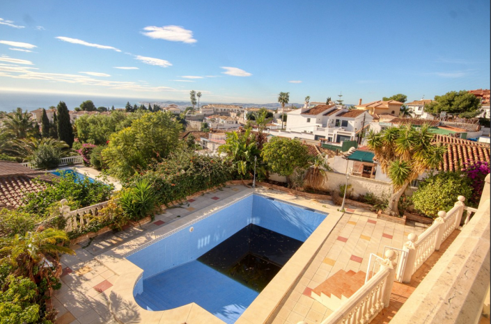 Image No.1-4 Bed Villa / Detached for sale
