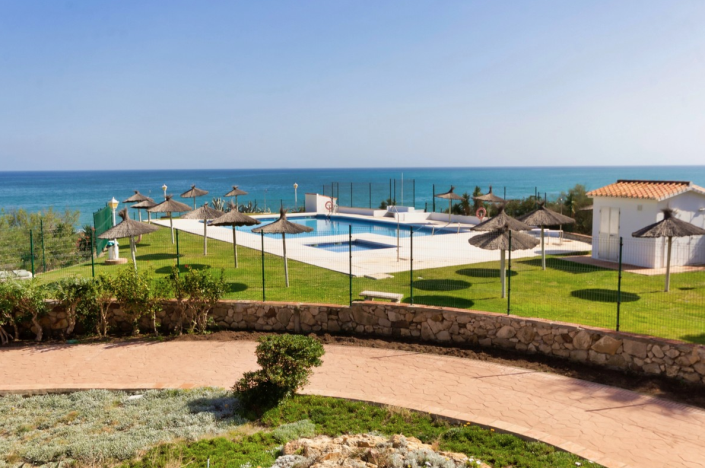 Image No.8-2 Bed Townhouse for sale