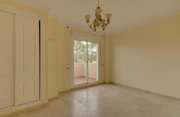 Image No.14-3 Bed Townhouse for sale