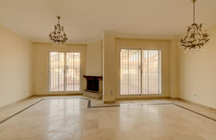 Image No.15-3 Bed Townhouse for sale