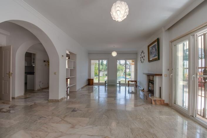 Image No.2-Villa / Détaché de 4 chambres à vendre à Estepona