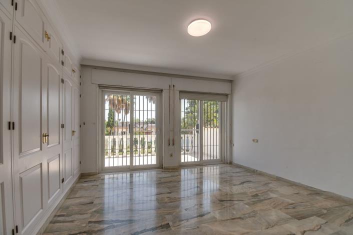 Image No.5-Villa / Détaché de 4 chambres à vendre à Estepona