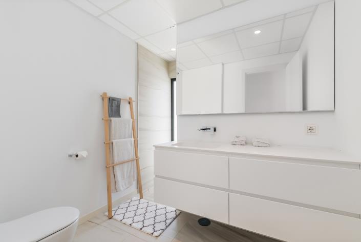 Image No.30-4 Bed Villa / Detached for sale