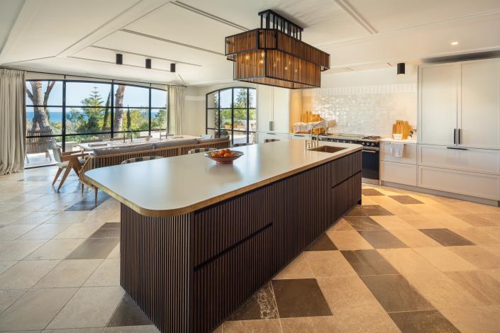 Image No.12-16 Bed Villa / Detached for sale