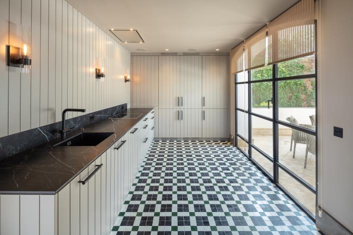 Image No.18-16 Bed Villa / Detached for sale