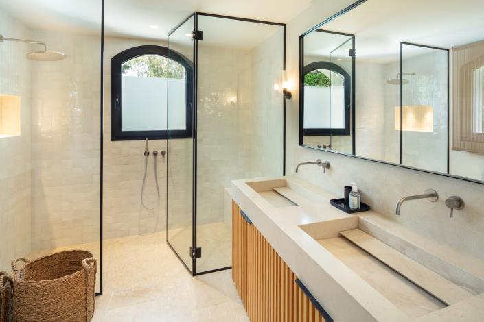 Image No.22-16 Bed Villa / Detached for sale