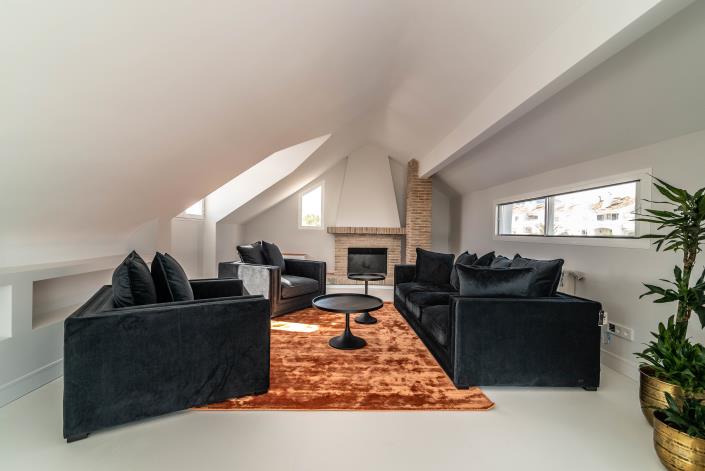 Image No.10-8 Bed Villa / Detached for sale