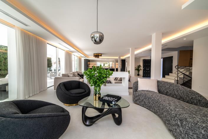 Image No.13-8 Bed Villa / Detached for sale