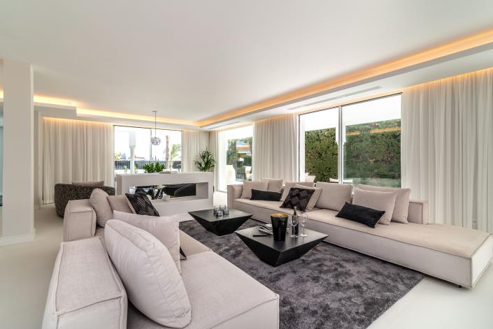 Image No.14-8 Bed Villa / Detached for sale