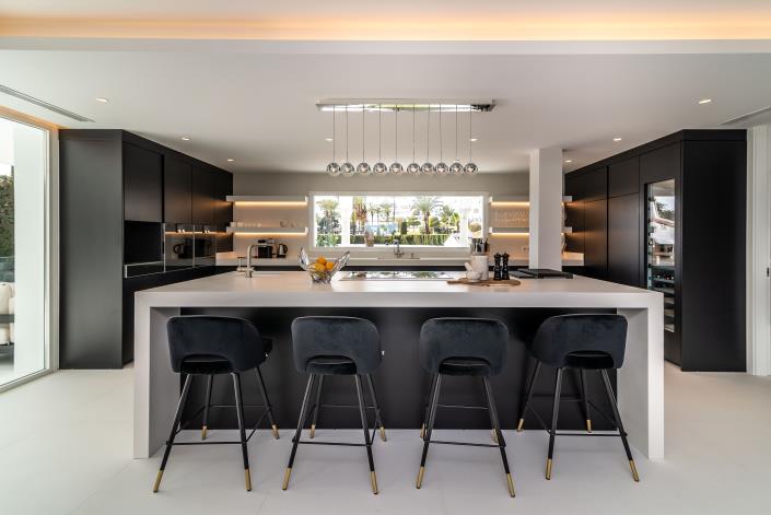 Image No.15-8 Bed Villa / Detached for sale