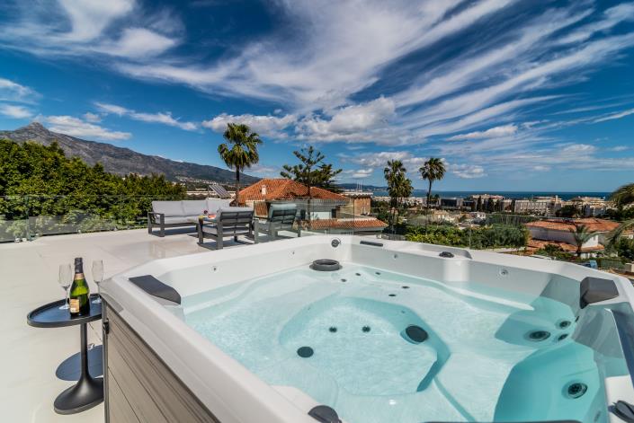 Image No.23-8 Bed Villa / Detached for sale