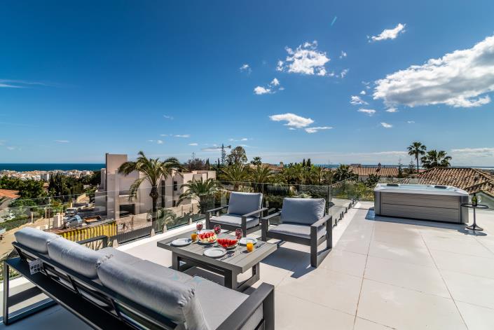 Image No.24-8 Bed Villa / Detached for sale