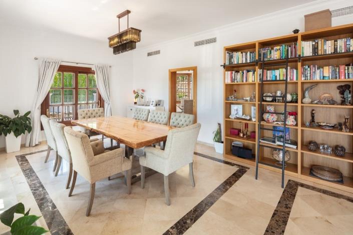 Image No.8-4 Bed Villa / Detached for sale