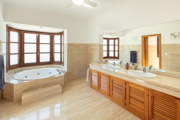 Image No.17-4 Bed Villa / Detached for sale