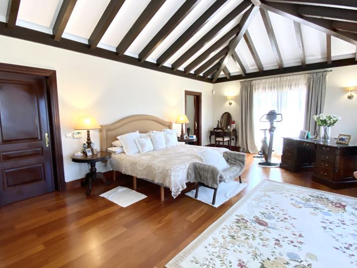 Image No.12-5 Bed Villa / Detached for sale