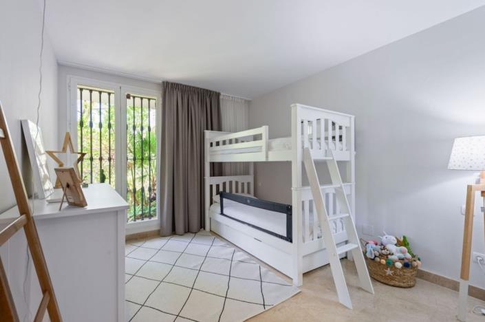 Image No.10-4 Bed Townhouse for sale