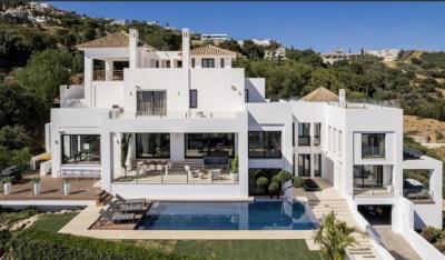 Villa / Détaché de 5 chambres à vendre à Altos de los Monteros