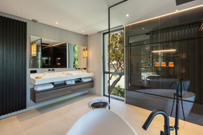 Image No.13-6 Bed Villa / Detached for sale