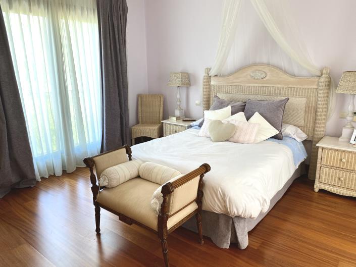 Image No.8-5 Bed Villa / Detached for sale