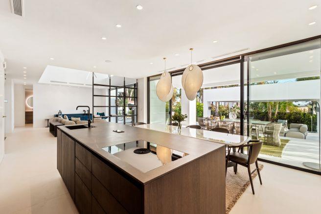 Image No.5-6 Bed House/Villa for sale