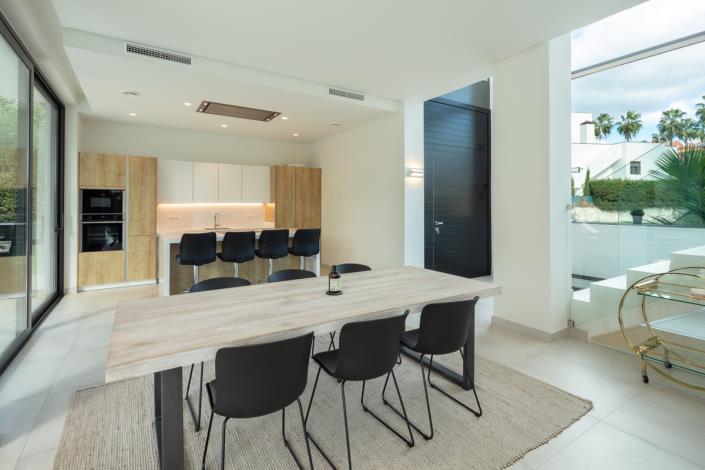 Image No.5-5 Bed Villa for sale