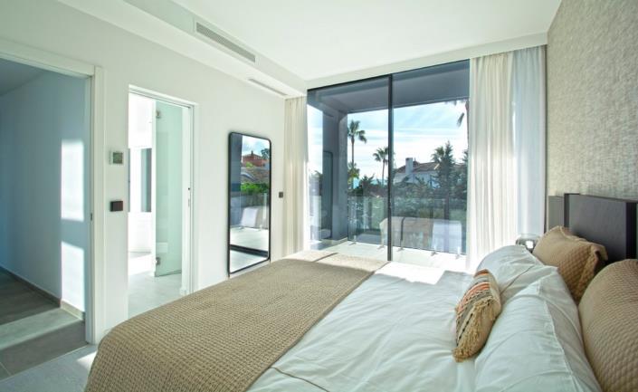 Image No.18-4 Bed Villa / Detached for sale