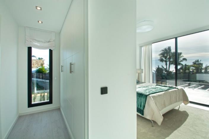 Image No.27-4 Bed Villa / Detached for sale