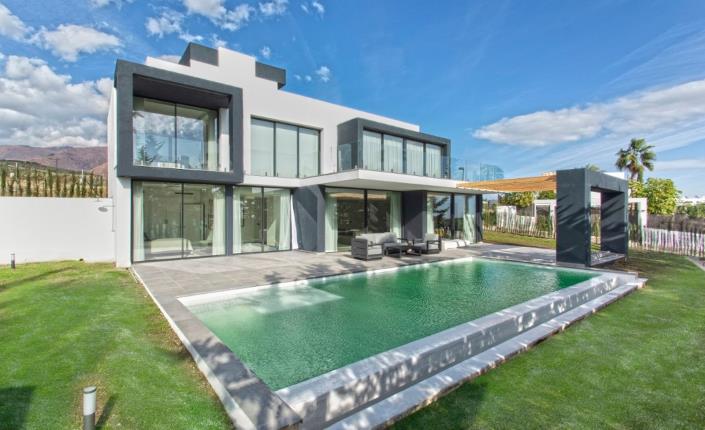 Image No.1-Villa / Détaché de 4 chambres à vendre à Estepona