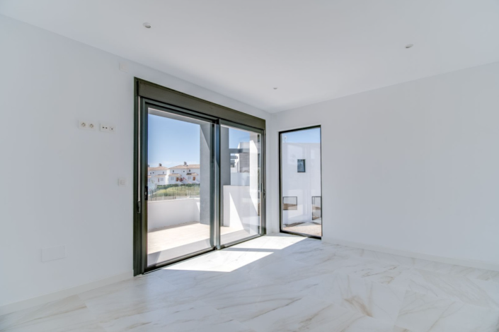 Image No.15-3 Bed Villa / Detached for sale