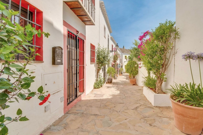 Image No.13-2 Bed Townhouse for sale