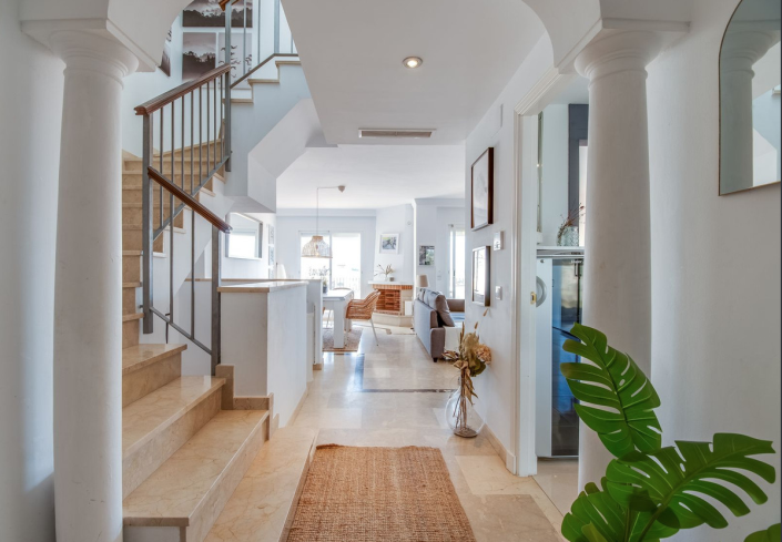 Image No.12-4 Bed Townhouse for sale