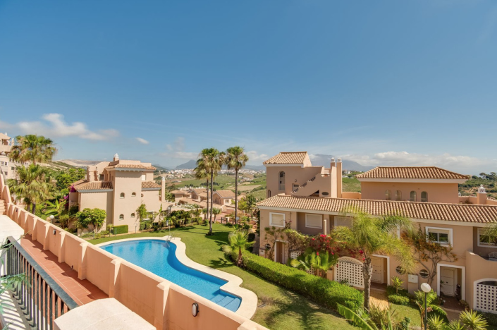 Image No.13-4 Bed Townhouse for sale