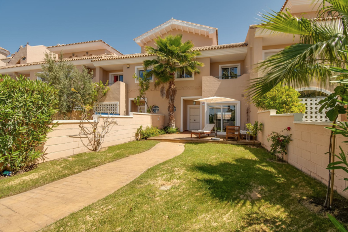 Image No.17-4 Bed Townhouse for sale