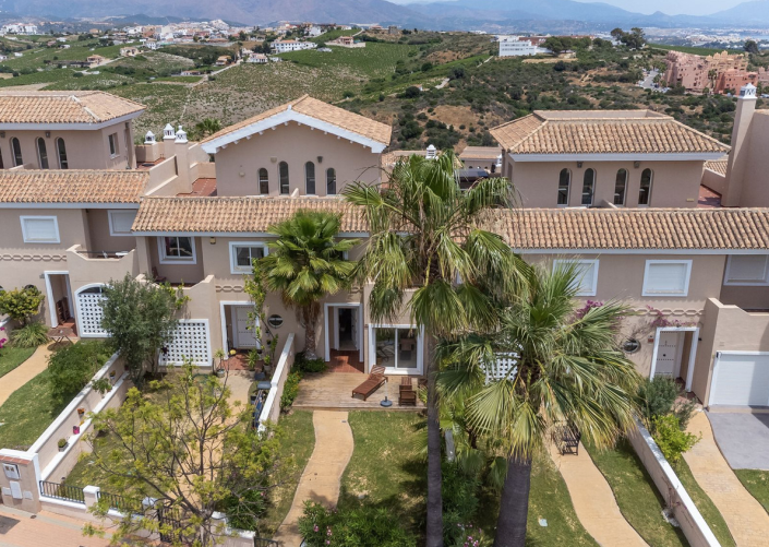 Image No.18-4 Bed Townhouse for sale