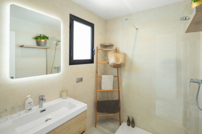 Image No.17-3 Bed Townhouse for sale