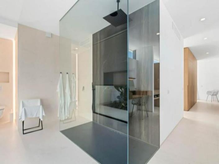 Image No.10-4 Bed Villa for sale