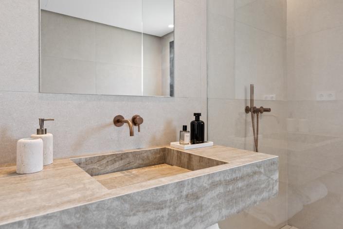 Image No.24-3 Bed Apartment for sale