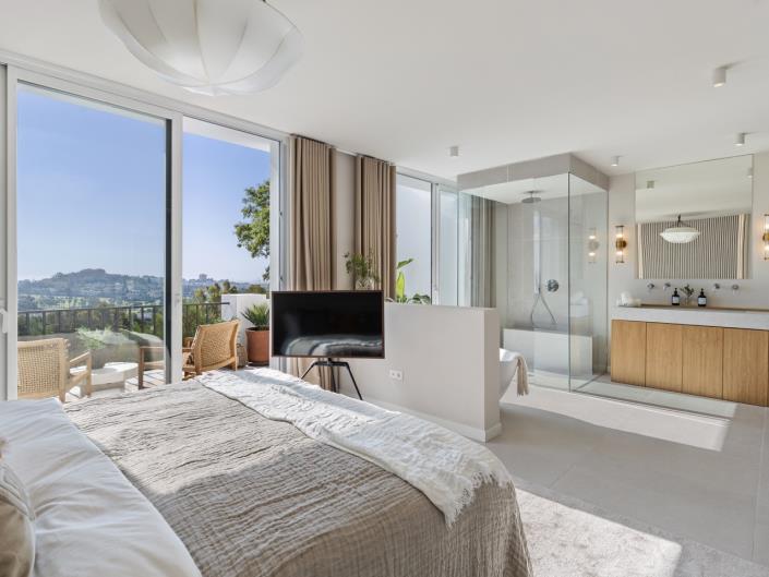 Image No.20-4 Bed Townhouse for sale