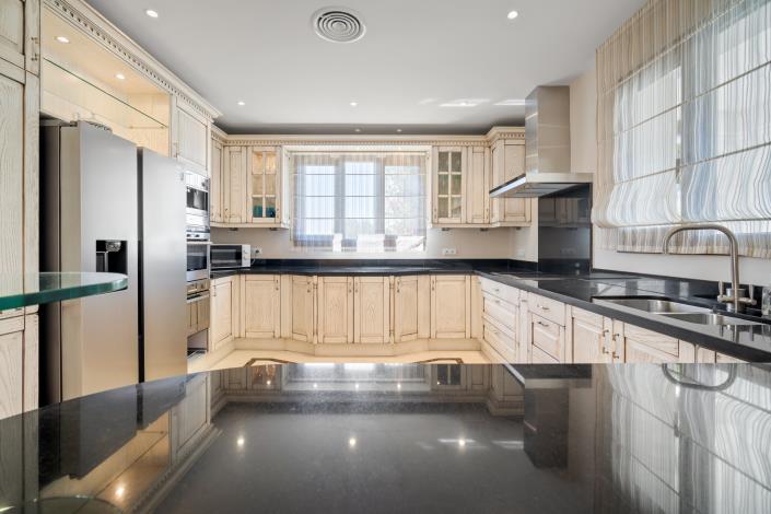 Image No.10-6 Bed Villa for sale