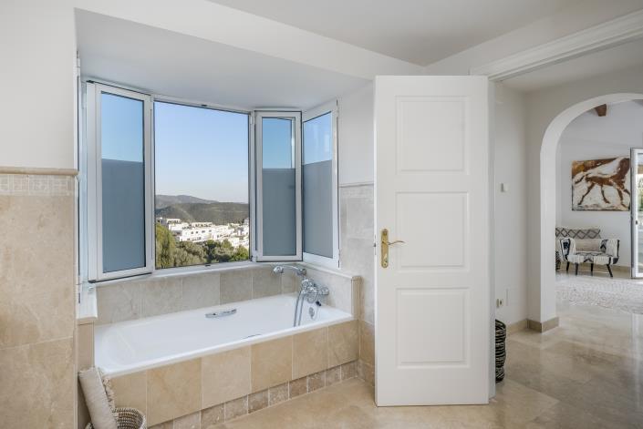 Image No.36-6 Bed Villa for sale