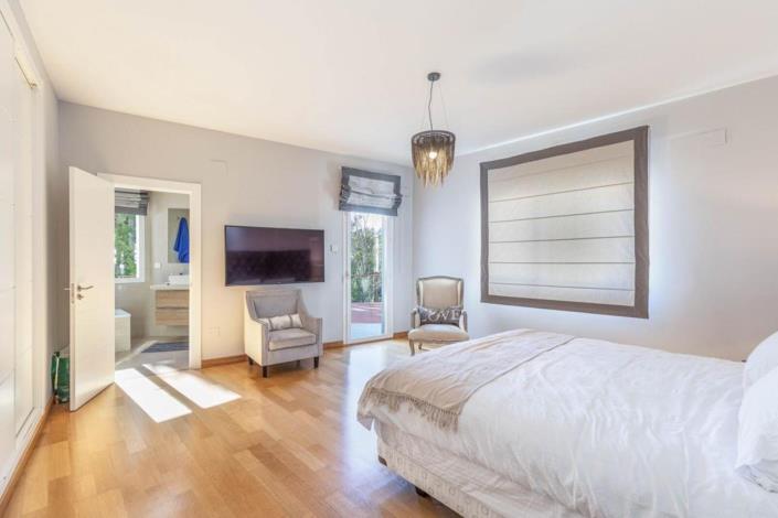 Image No.10-4 Bed Villa for sale