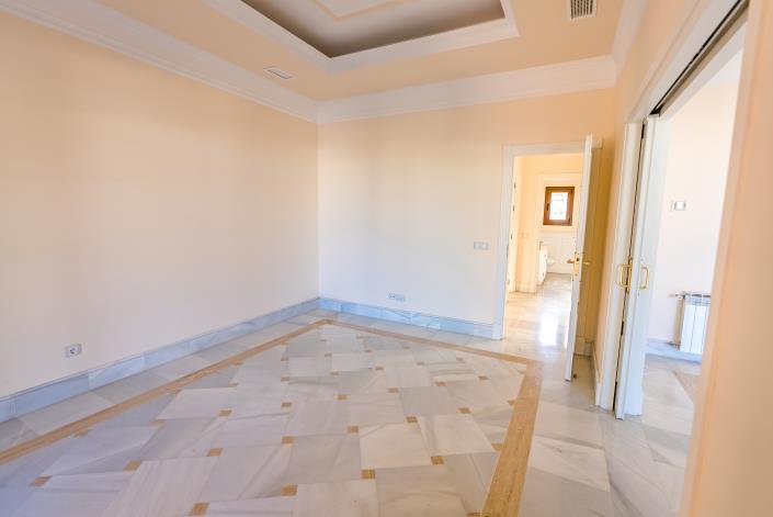 Image No.10-4 Bed Villa for sale