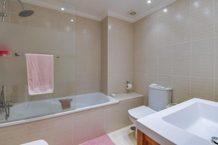 Image No.20-2 Bed Townhouse for sale