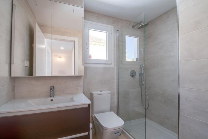 Image No.17-4 Bed Townhouse for sale