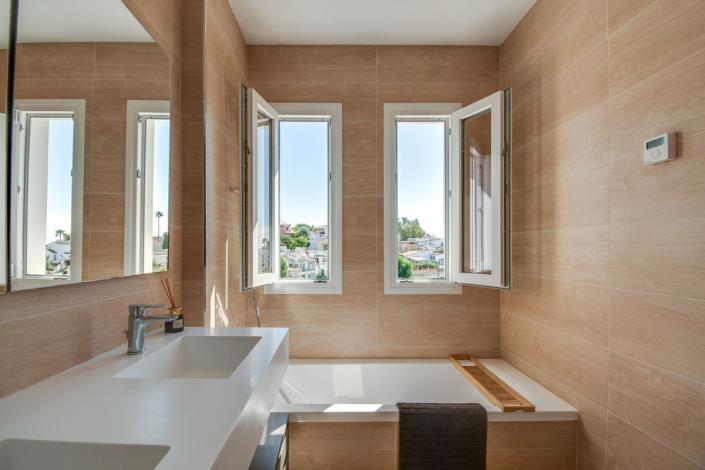 Image No.19-4 Bed Townhouse for sale