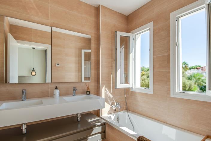 Image No.21-4 Bed Townhouse for sale