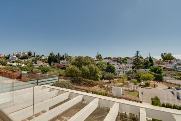 Image No.27-4 Bed Townhouse for sale